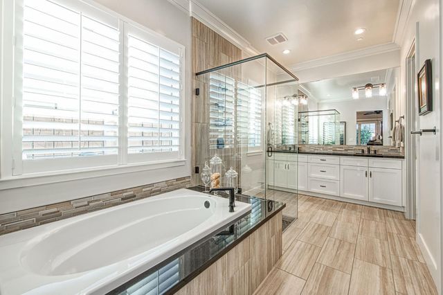 11132 N El Encanto Lane, Fresno, CA 93730