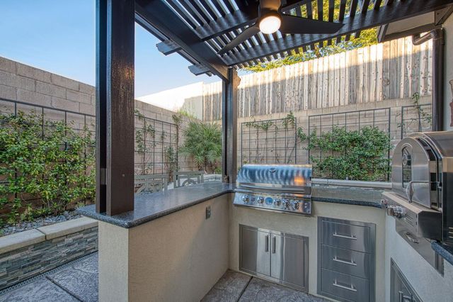 11132 N El Encanto Lane, Fresno, CA 93730