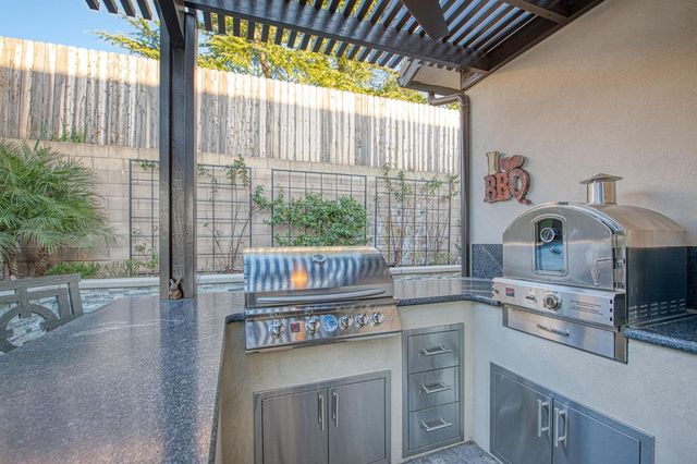 11132 N El Encanto Lane, Fresno, CA 93730