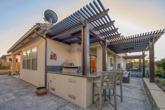 11132 N El Encanto Lane, Fresno, CA 93730