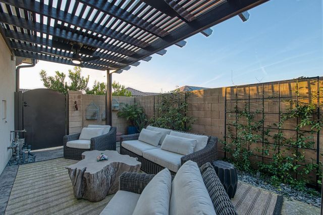 11132 N El Encanto Lane, Fresno, CA 93730