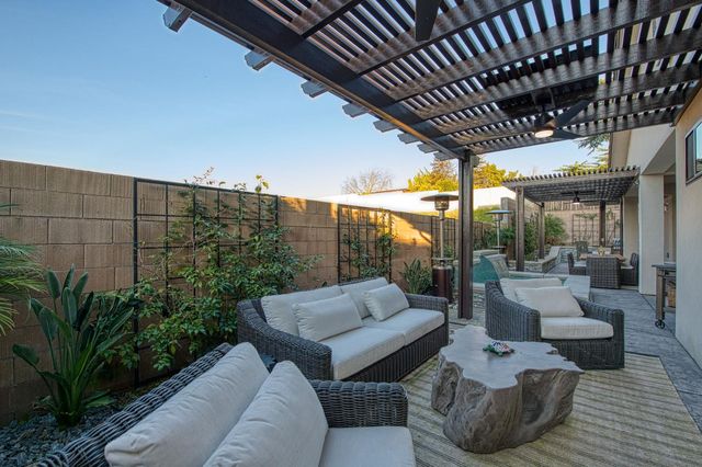 11132 N El Encanto Lane, Fresno, CA 93730