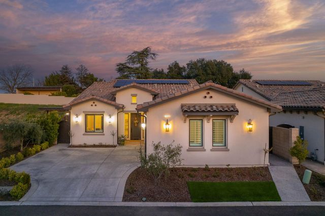 11132 N El Encanto Lane, Fresno, CA 93730