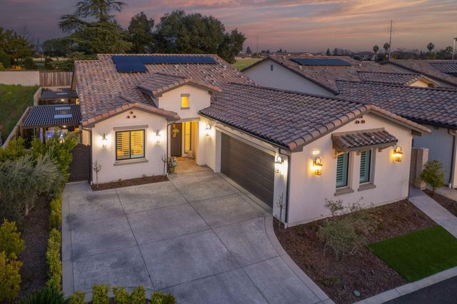 11132 N El Encanto Lane, Fresno, CA 93730