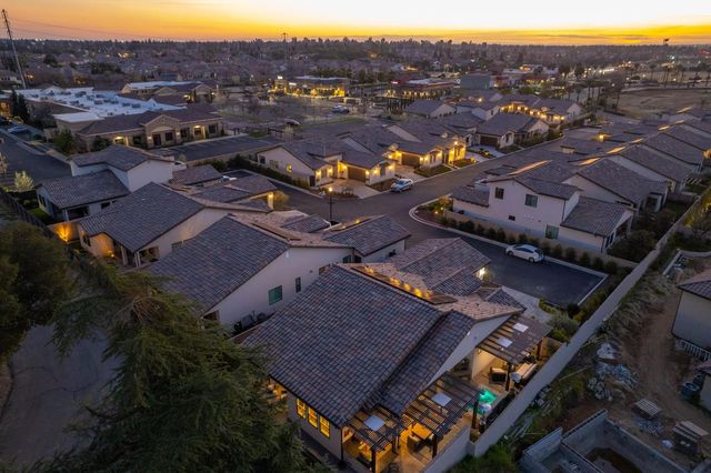 11132 N El Encanto Lane, Fresno, CA 93730