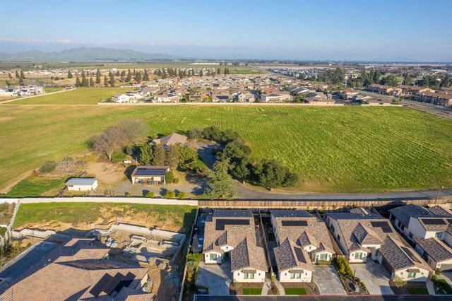 11132 N El Encanto Lane, Fresno, CA 93730