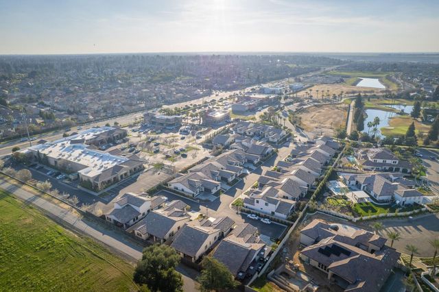 11132 N El Encanto Lane, Fresno, CA 93730