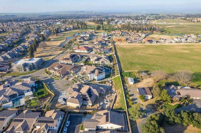 11132 N El Encanto Lane, Fresno, CA 93730