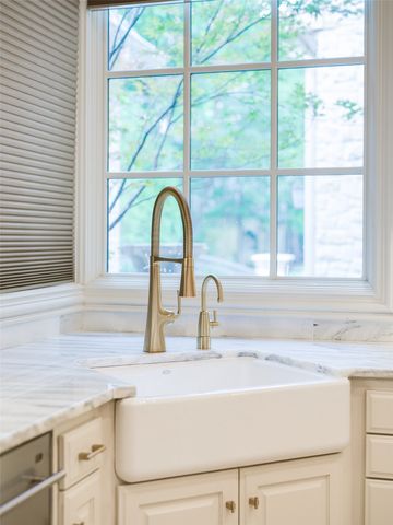 6442 Lakehurst Avenue, Dallas, TX 75230