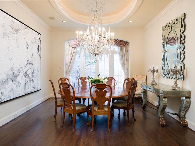 6442 Lakehurst Avenue, Dallas, TX 75230