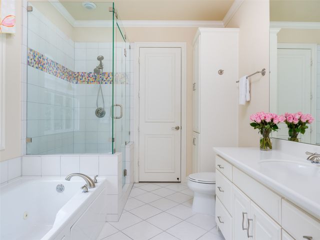 6442 Lakehurst Avenue, Dallas, TX 75230