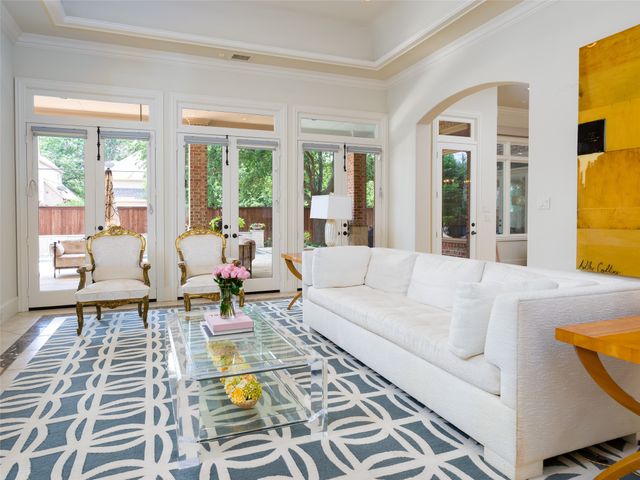 6442 Lakehurst Avenue, Dallas, TX 75230