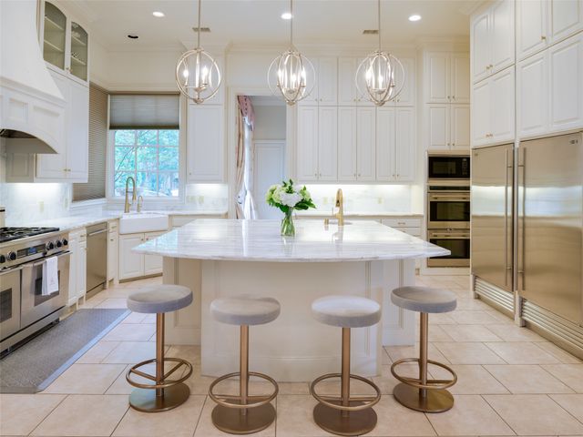 6442 Lakehurst Avenue, Dallas, TX 75230