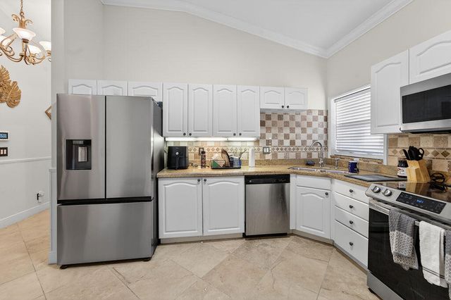 8063 Via Hacienda, Riviera Beach, FL 33418