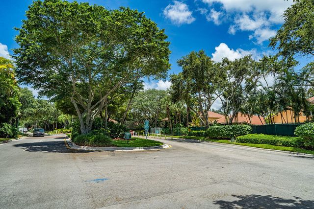 8063 Via Hacienda, Riviera Beach, FL 33418