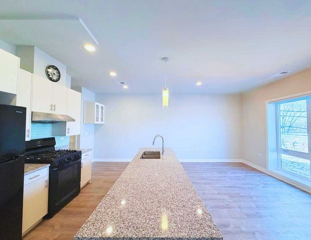 3218 S Archer Avenue 201, Chicago, IL 60608