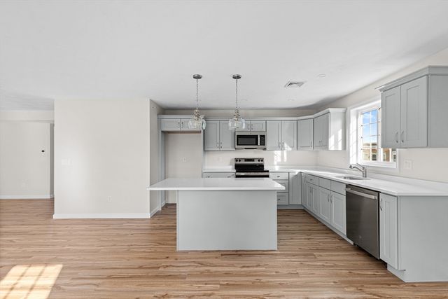 393-5 Court St 5, Plymouth, MA 02360