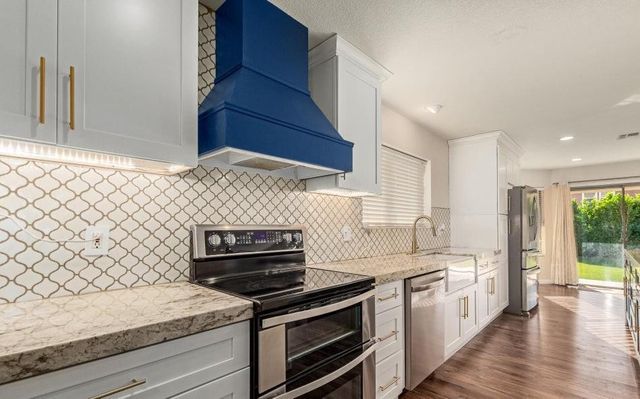 28422 N 32nd Lane, Phoenix, AZ 85083