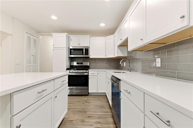 8100 Lowell Avenue, Overland Park, KS 66204