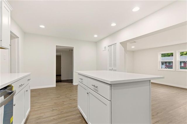 8100 Lowell Avenue, Overland Park, KS 66204