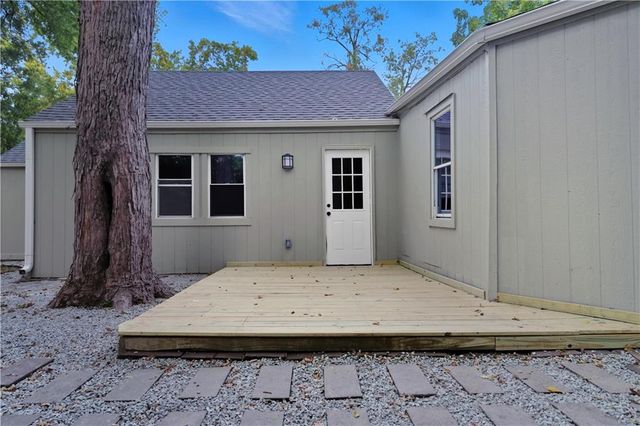 8100 Lowell Avenue, Overland Park, KS 66204