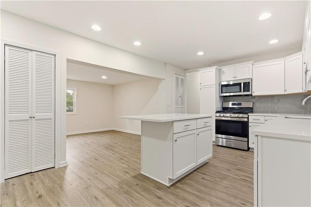 8100 Lowell Avenue, Overland Park, KS 66204