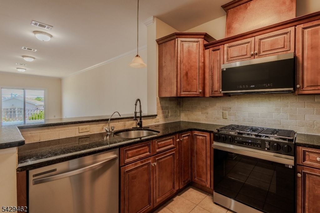 29 Freeman St D-2, Newark City, NJ 07105