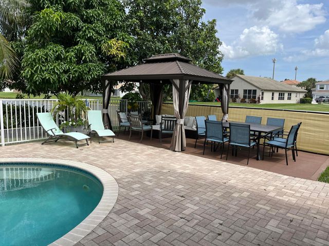 7576 Savannah Lane, Lake Worth, FL 33463