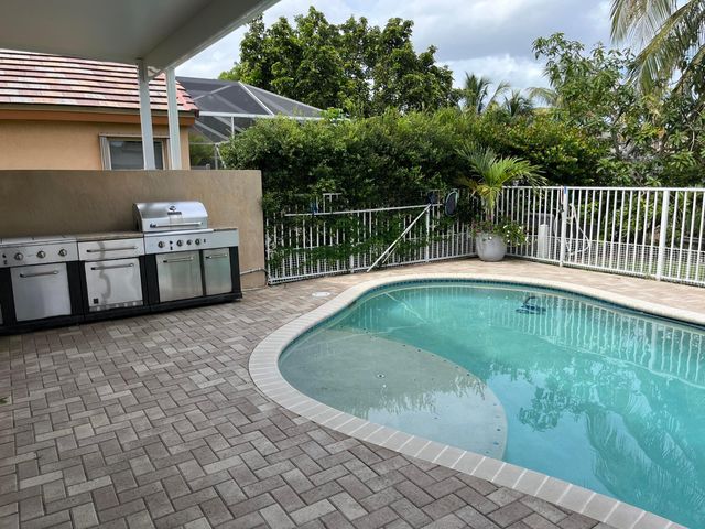 7576 Savannah Lane, Lake Worth, FL 33463