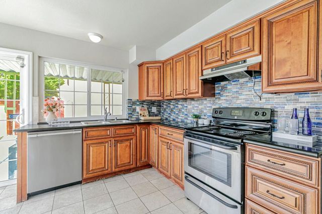 1832 Loch Ness Way, San Jose, CA 95121