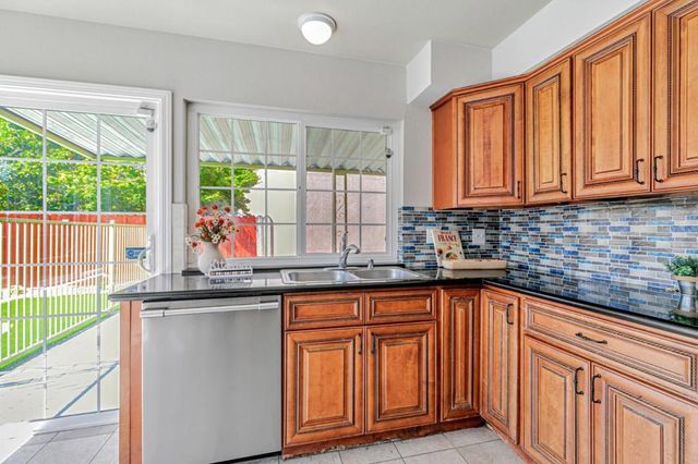 1832 Loch Ness Way, San Jose, CA 95121