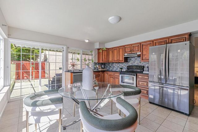 1832 Loch Ness Way, San Jose, CA 95121