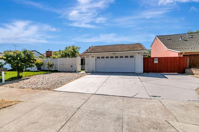 1832 Loch Ness Way, San Jose, CA 95121