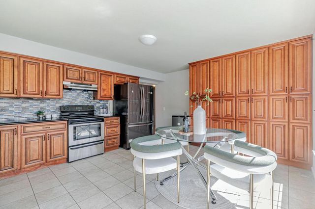1832 Loch Ness Way, San Jose, CA 95121