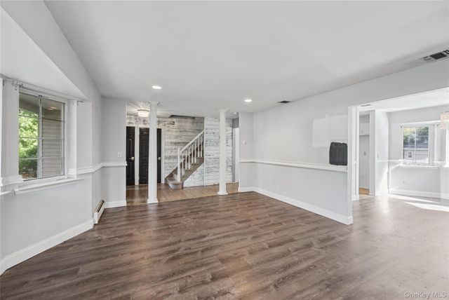 16 Jamaica Avenue, Holtsville, NY 11742
