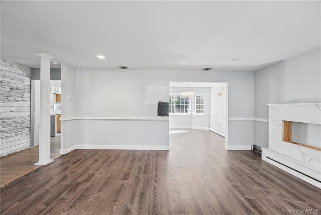 16 Jamaica Avenue, Holtsville, NY 11742