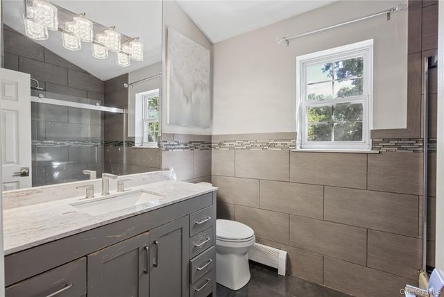 16 Jamaica Avenue, Holtsville, NY 11742