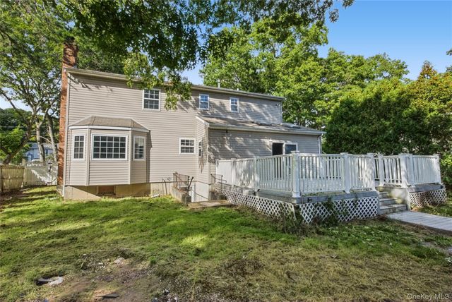 16 Jamaica Avenue, Holtsville, NY 11742