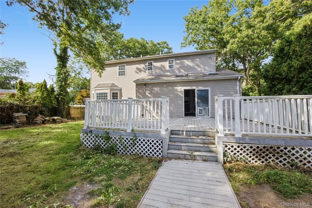 16 Jamaica Avenue, Holtsville, NY 11742