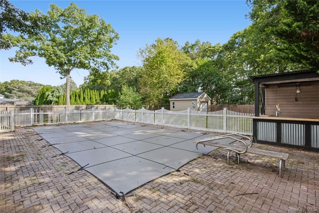 16 Jamaica Avenue, Holtsville, NY 11742