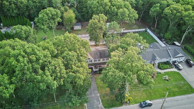 16 Jamaica Avenue, Holtsville, NY 11742