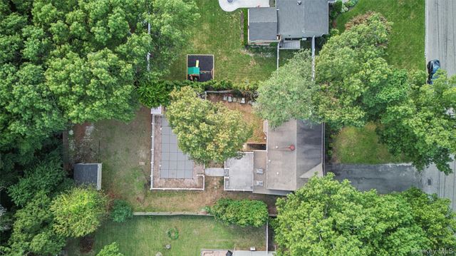 16 Jamaica Avenue, Holtsville, NY 11742