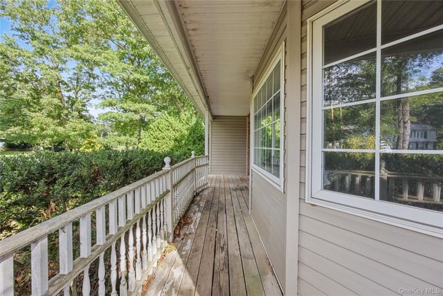 16 Jamaica Avenue, Holtsville, NY 11742