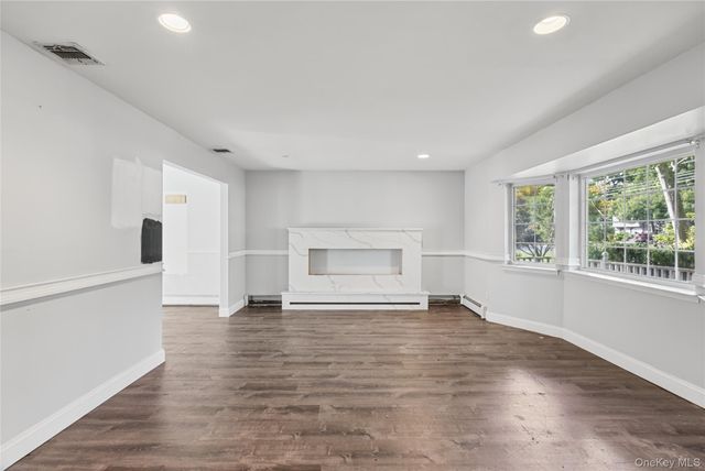 16 Jamaica Avenue, Holtsville, NY 11742