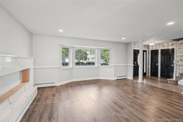 16 Jamaica Avenue, Holtsville, NY 11742