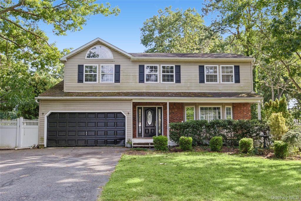 16 Jamaica Avenue, Holtsville, NY 11742 — photo 2