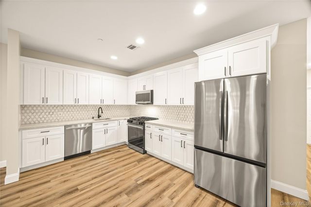 5 Jacqueline Way, North Babylon, NY 11703