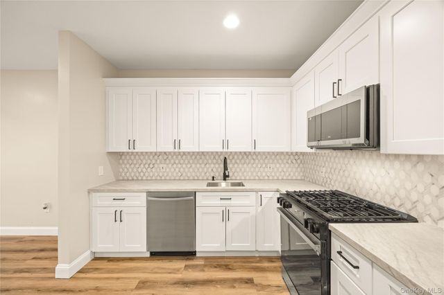 5 Jacqueline Way, North Babylon, NY 11703