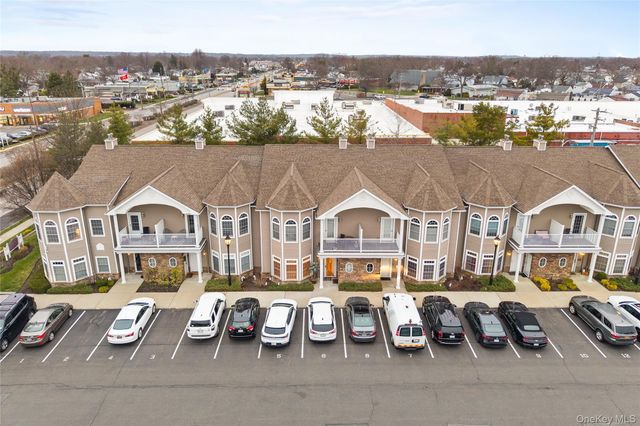 5 Jacqueline Way, North Babylon, NY 11703