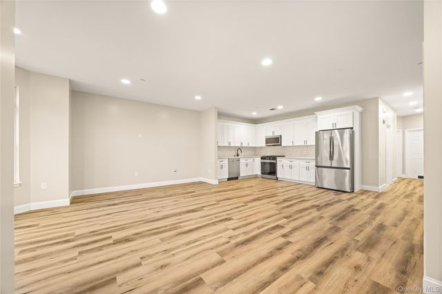 5 Jacqueline Way, North Babylon, NY 11703